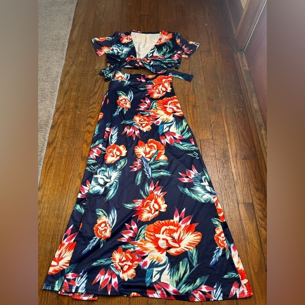 Womens small floral 2piece cropped top w/ long maxi skirt, beach vacation outfit - Picture 2 of 8